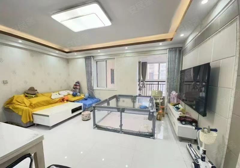 老三中附近，电梯精装大两房，中间好楼层，成色新！拎包入住，证满二