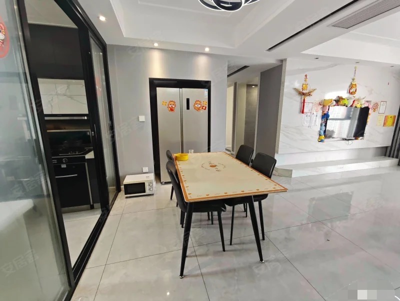 城南，领秀城，精装三房两卫，边户，9.9成新，单价6千多，性价比高