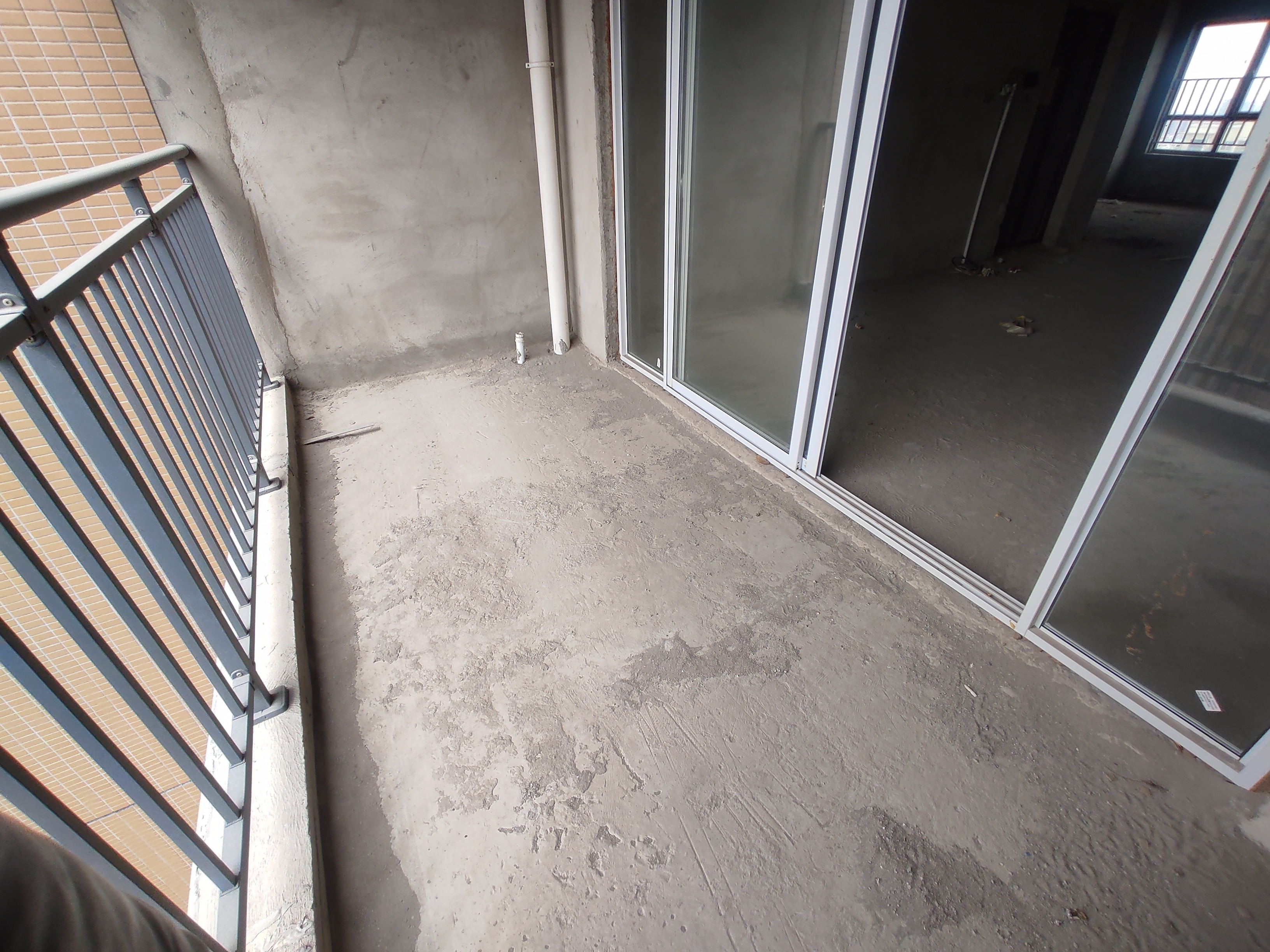 沔阳公馆.毛坯大三房边户.南北通透.小区环境好.看房方便