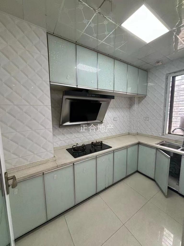 诚心出售，城南，城市丽景，精装3室2厅1卫，电梯好楼层，证满二，