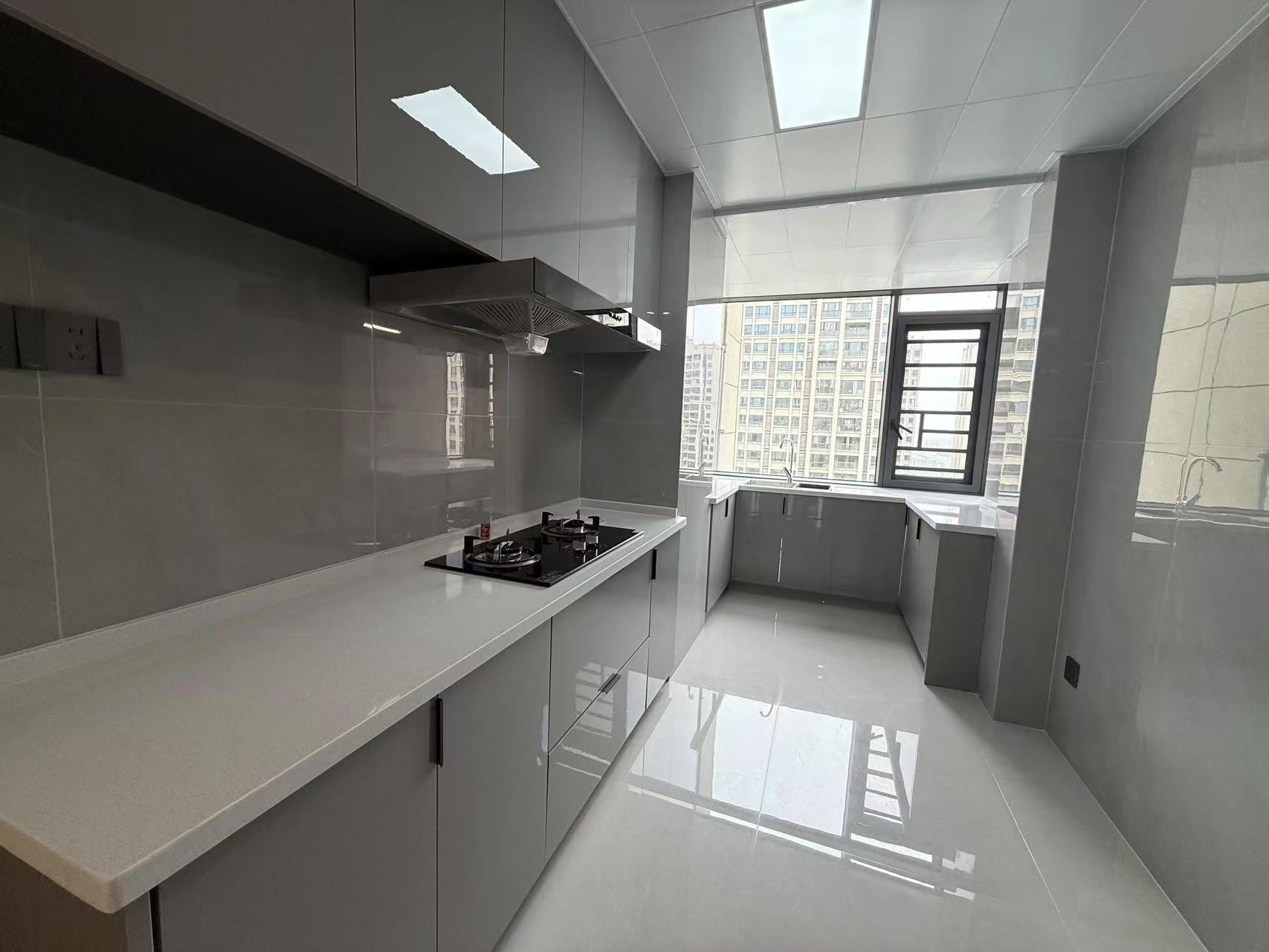 城南，御湖世家，全新未住！电梯好楼层，精装三房，证满二，诚心出售