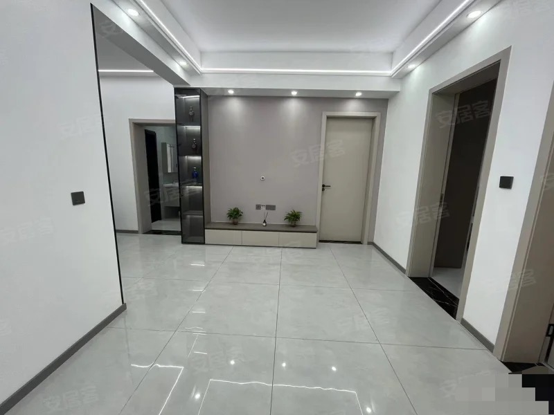 213，降价了，一楼大院子，四中旁，总价29个，大院子，有证，超大出场，采光好