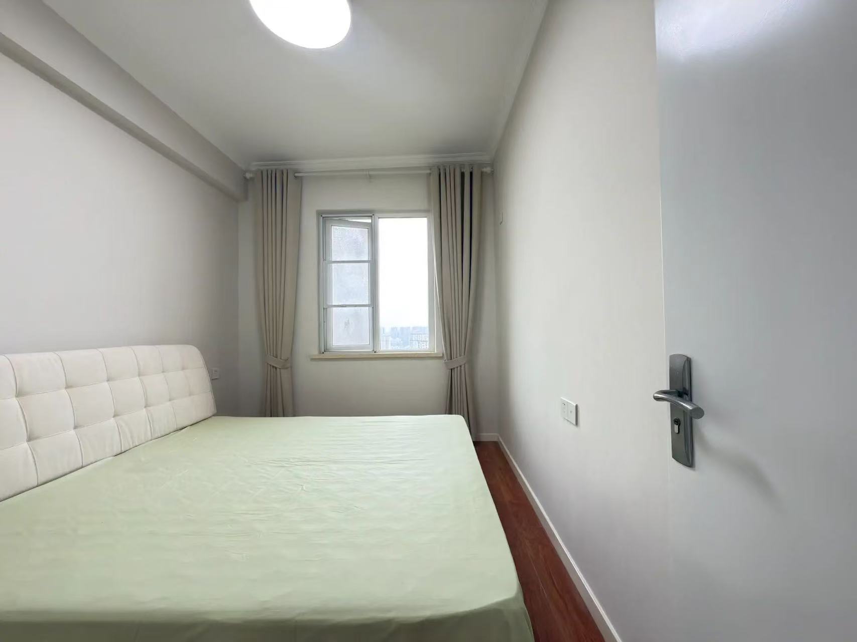 降价了，城南，森林国际城，边户，精装三房，单价5200，好楼层，下楼新二中二小