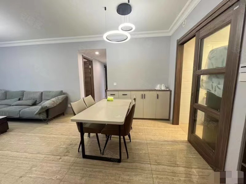 房东亏本出售，仙桃碧桂园，全新装修，5字开头，中间好楼层，证满两年