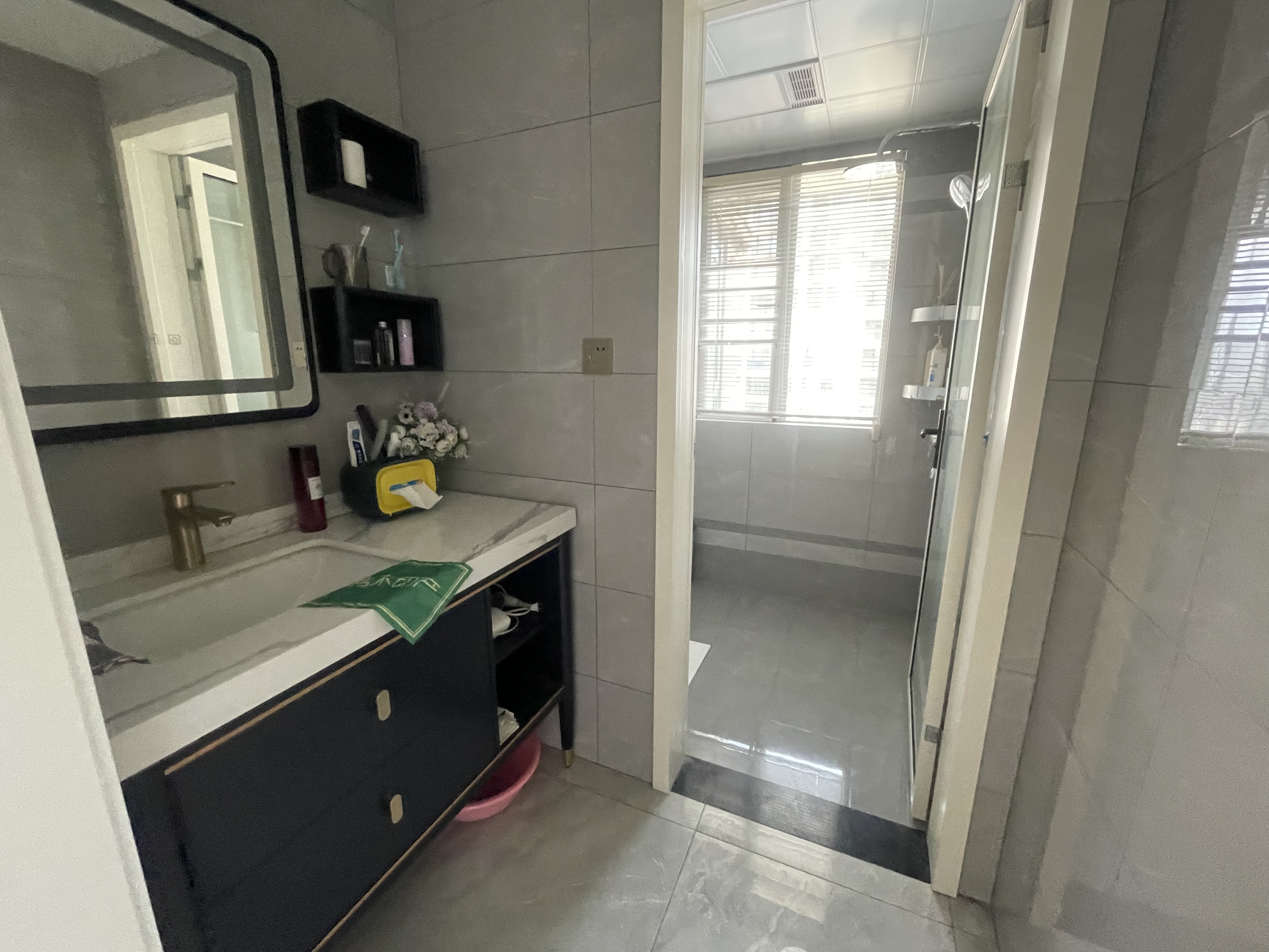 城南领秀城.精装三房.现代风格.边户.视野好采光好.小区绿化环绕.拎包入住