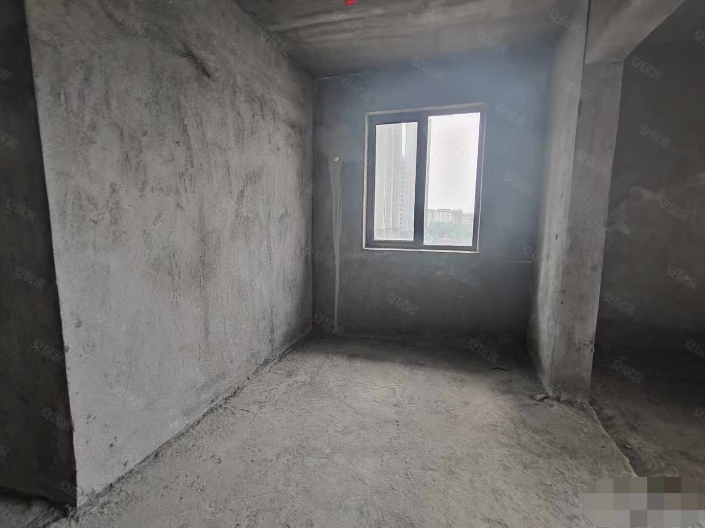 房东亏本出售，荣怀边户5300，​四房，好楼层，证满二，南北双阳台