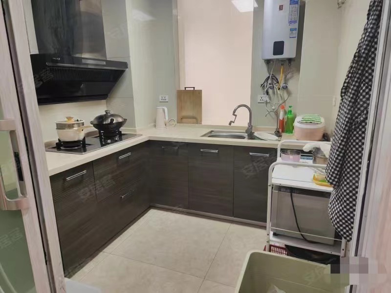 153，急售，沔阳公园旁，城南,，城市丽景，湖景房，精装大三房，9成新，7楼，证满二