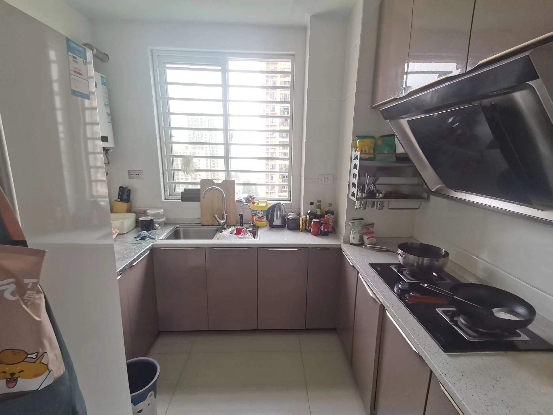 东城国际.精装三房.证件满二.看房方便