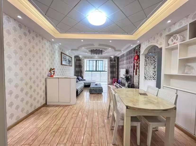 新城一号.精装三房.下楼就是薛晓.证件满二.看房方便