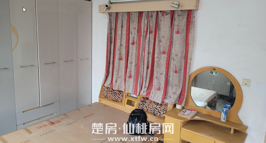 新生街 私房地段好共4层6房1厅