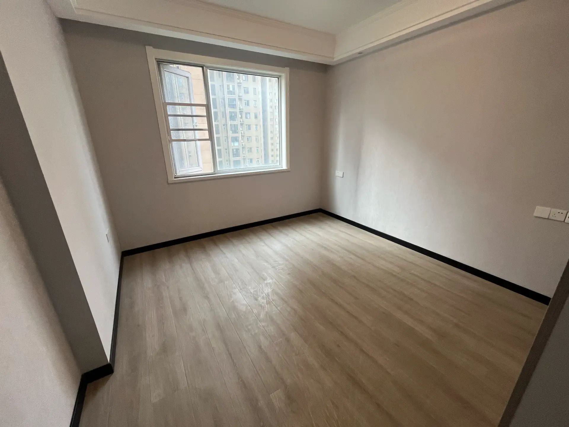 捡漏，城西，锦绣江山，精装3房2卫，好楼层电梯8楼，亏本出