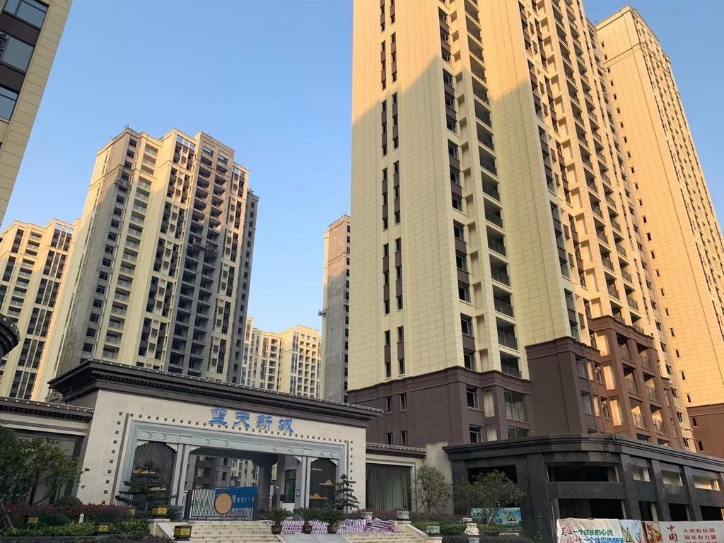 蓝天新城大平层毛坯大四房 一线湖景 品质小区 速度预约看房