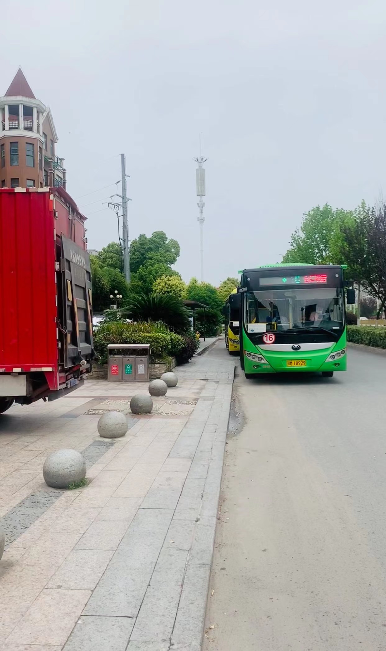 香岸华府，复式楼，36W，来不及解释，QIANG就完了........