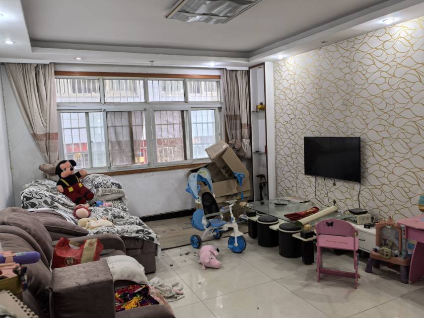 仙桃中学（沔中）附近招租：3室2厅2卫1厨1阳台，共120平，另还有18平的电动车车库。