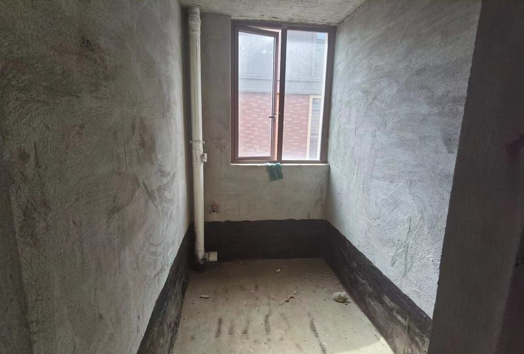 绿地香格里拉电梯小高层洋房毛坯四房送大楼台南北通透很合适宜居环境好