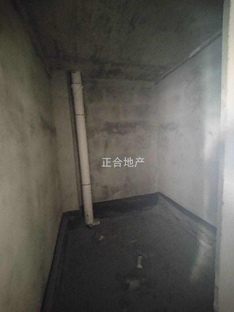 城南，城市丽景，边户，毛坯三房，单价3500，小高层，采光好，诚心出售