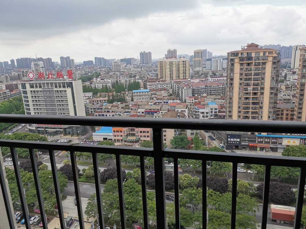 城南单价4400元尹台公馆毛坯三房电梯中间楼层位置好