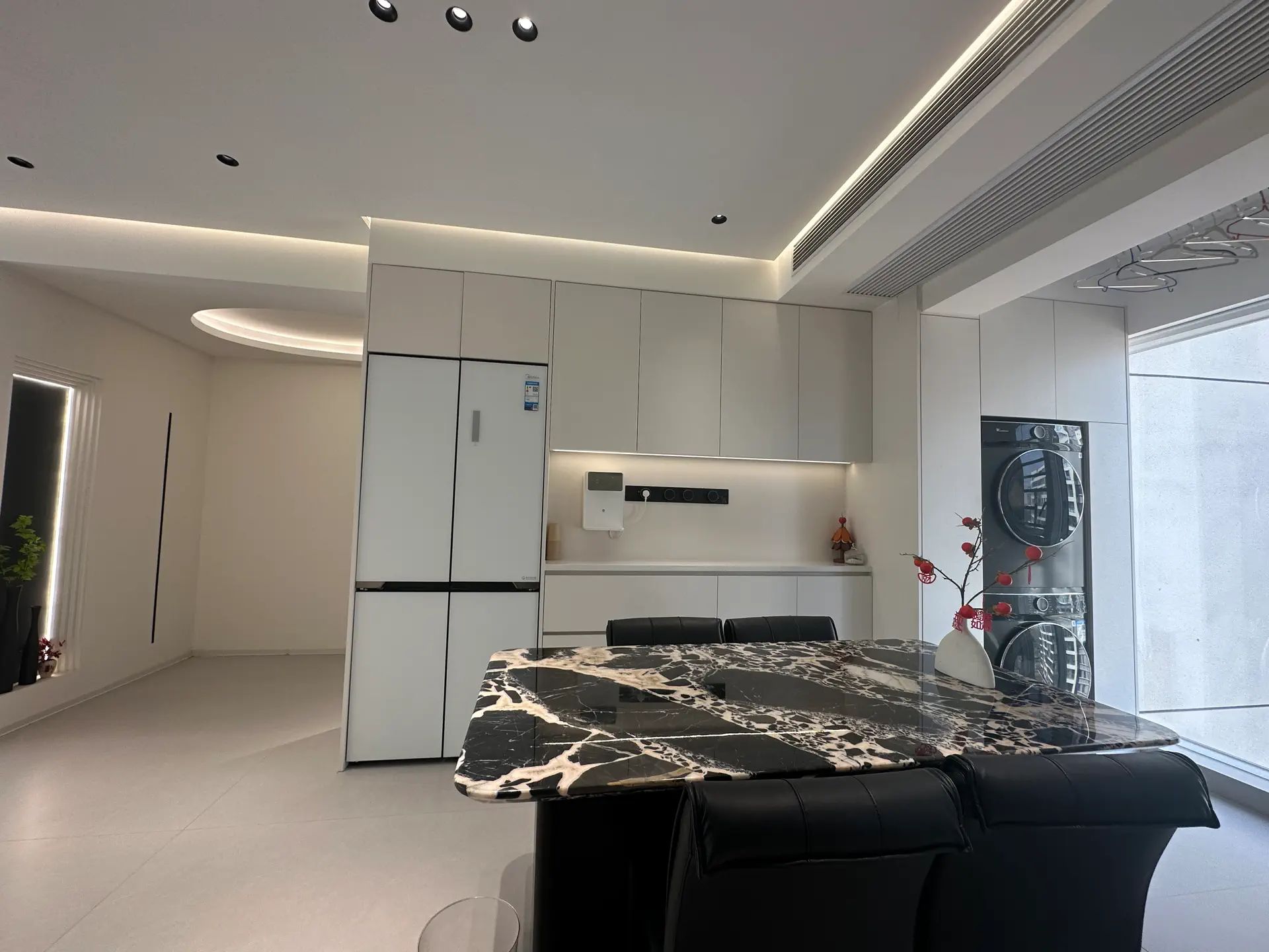 城南，蓝天花园，1梯1户，精装三房，好楼层，诚心出售