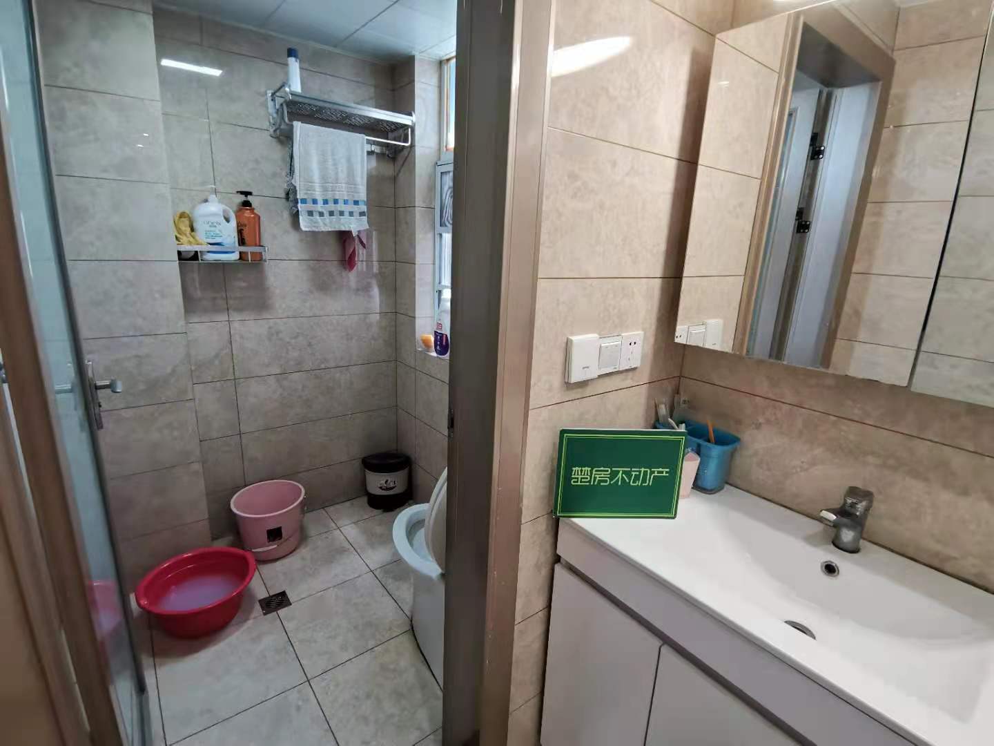 浅水湾中央公园中间楼层层色新旁边读书对面二中证满2年看房方便