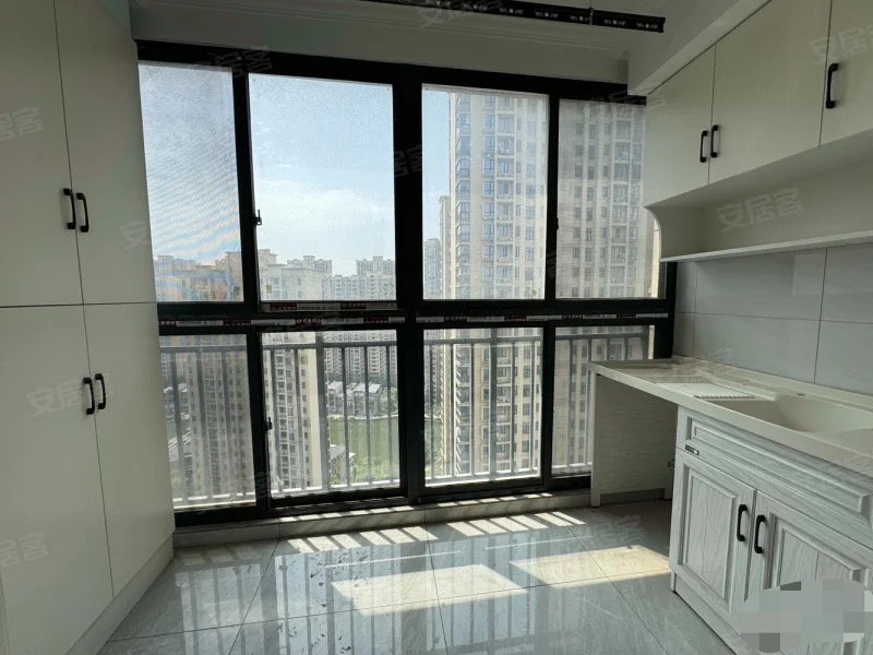 城南，森林国际，精装三房，二小对面，诚心出售