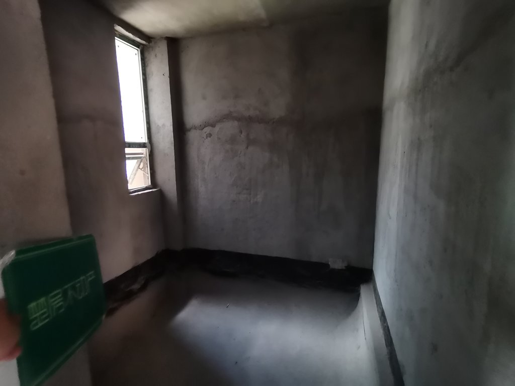 新三中对面元泰未来城好房来啦户型方正通透，娃儿上学近，业主诚意出售