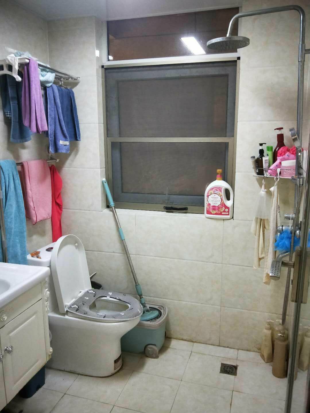 新妇幼旁，锦绣江山小区电梯精装修三房，售价67万