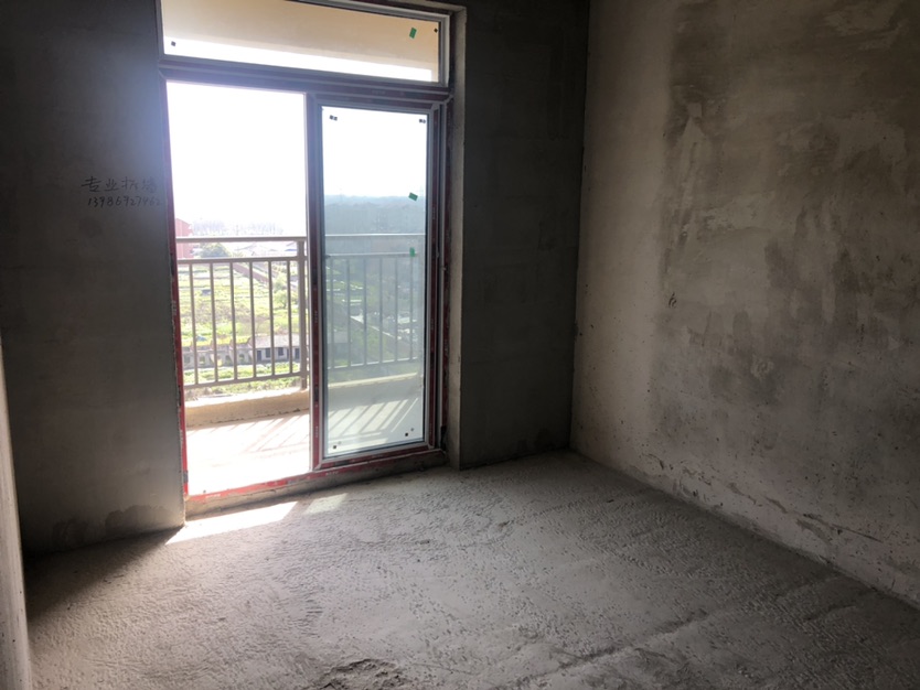 城南电梯房，交通便利，商圈成熟，房东诚心出售