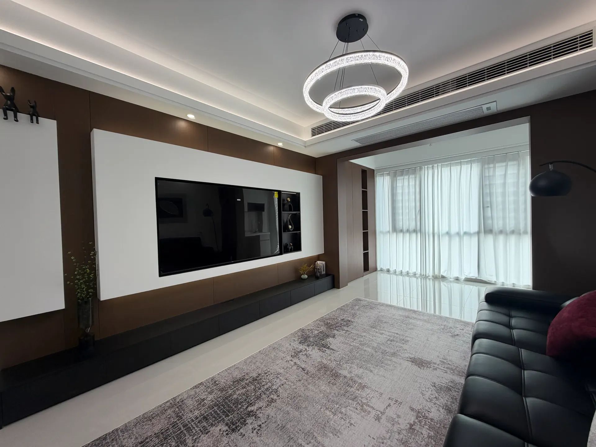 城南，吾悦广场旁，南国明珠，意式极简风，单价6100，南北通透双阳台，业主诚心出售