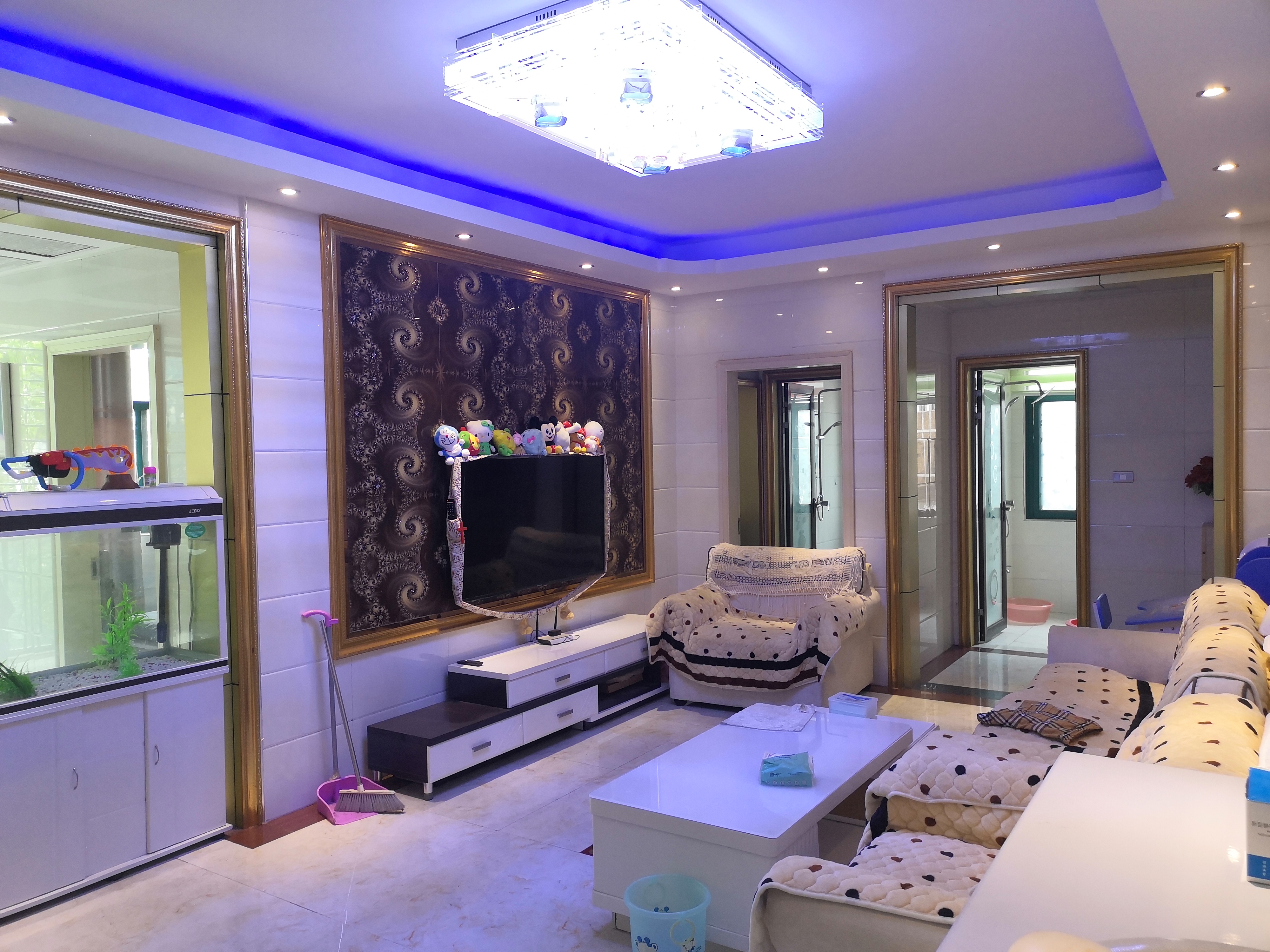 环球附近华冠酒店对面福满楼公寓新装电梯两房两厅两卫出租带中央空调