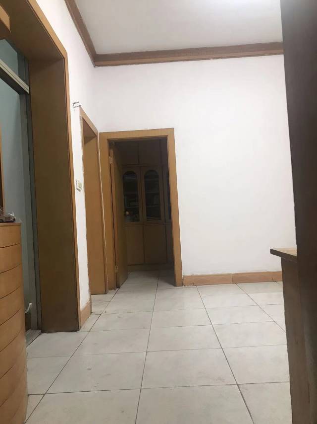 实验幼儿园，实小，三中，仙桃中学附近买一层得两层出售