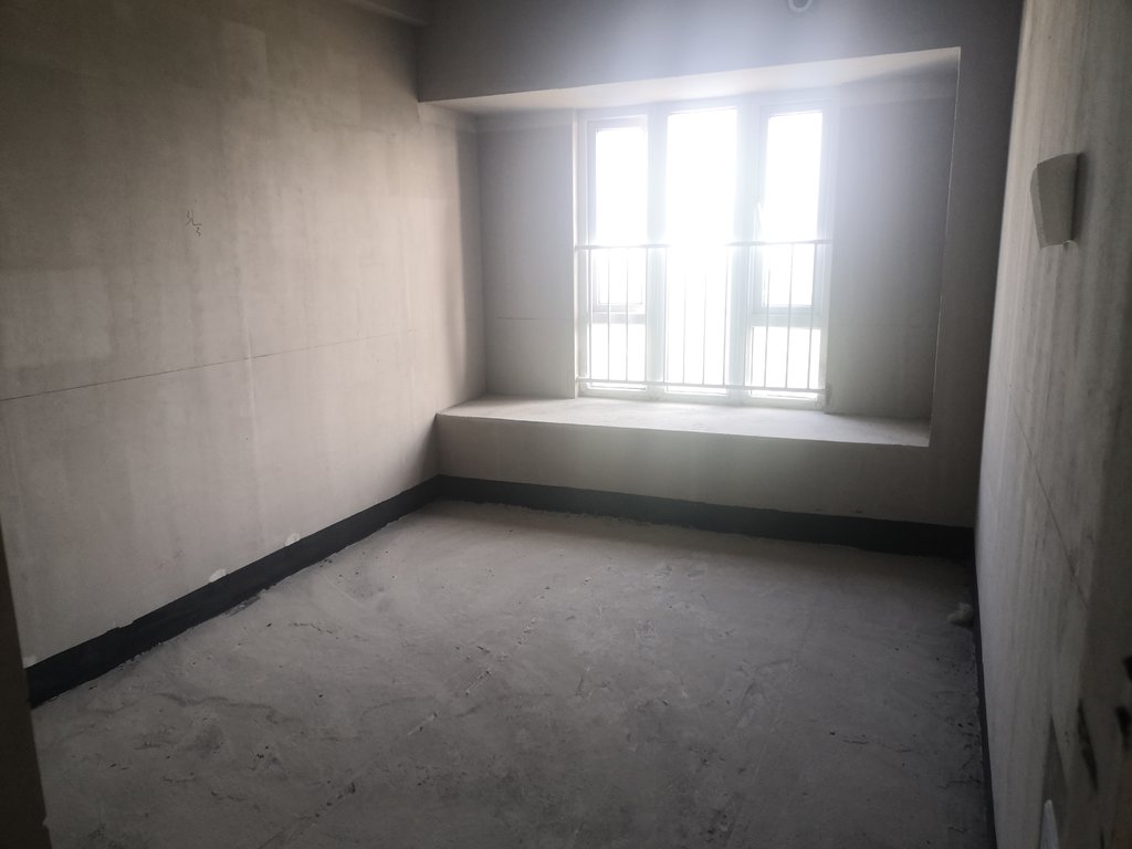 碧桂园142平毛坯大四房凤凰层风景侠几好带车位这驾革冒得话说