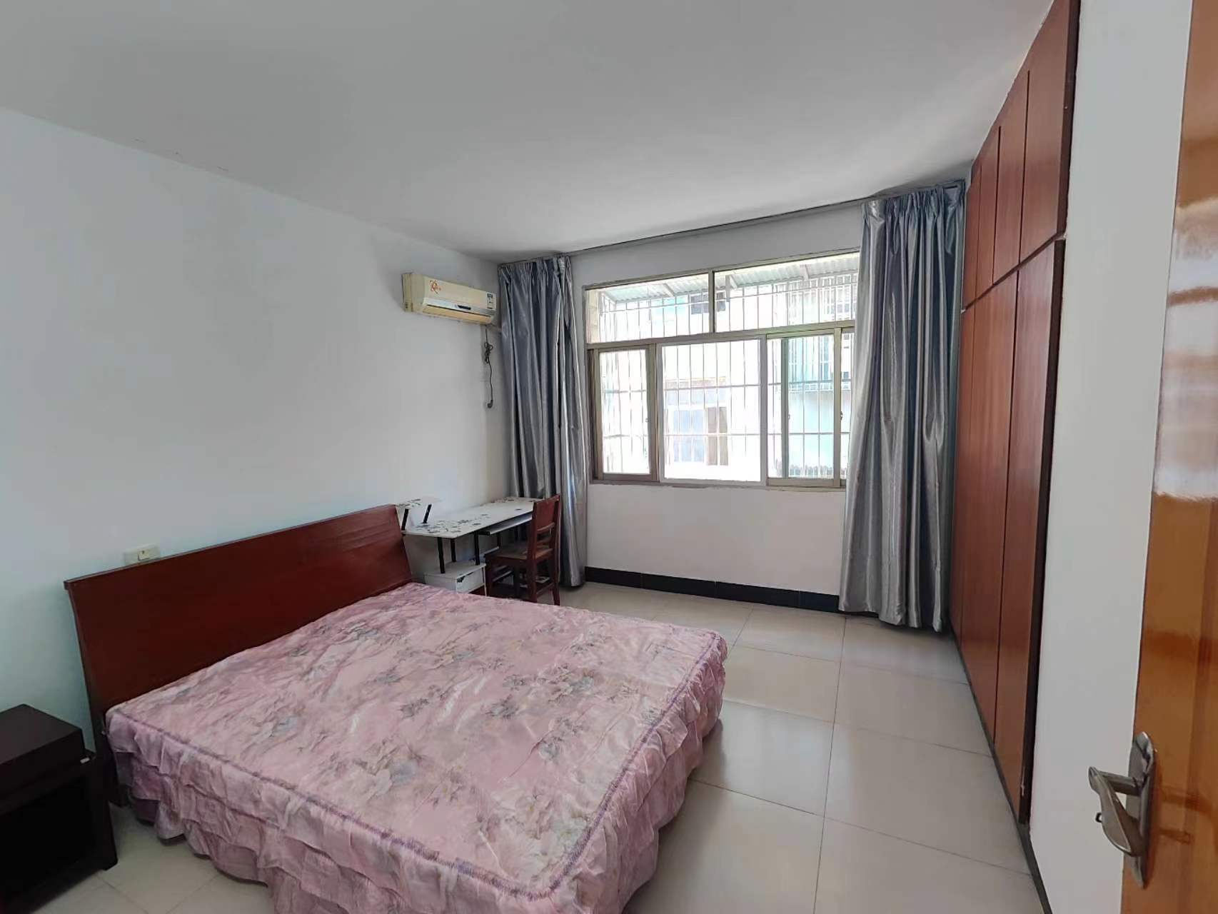 复州花园北门两室一厅一厨一卫，房子新的很，家电齐全可拎包入住