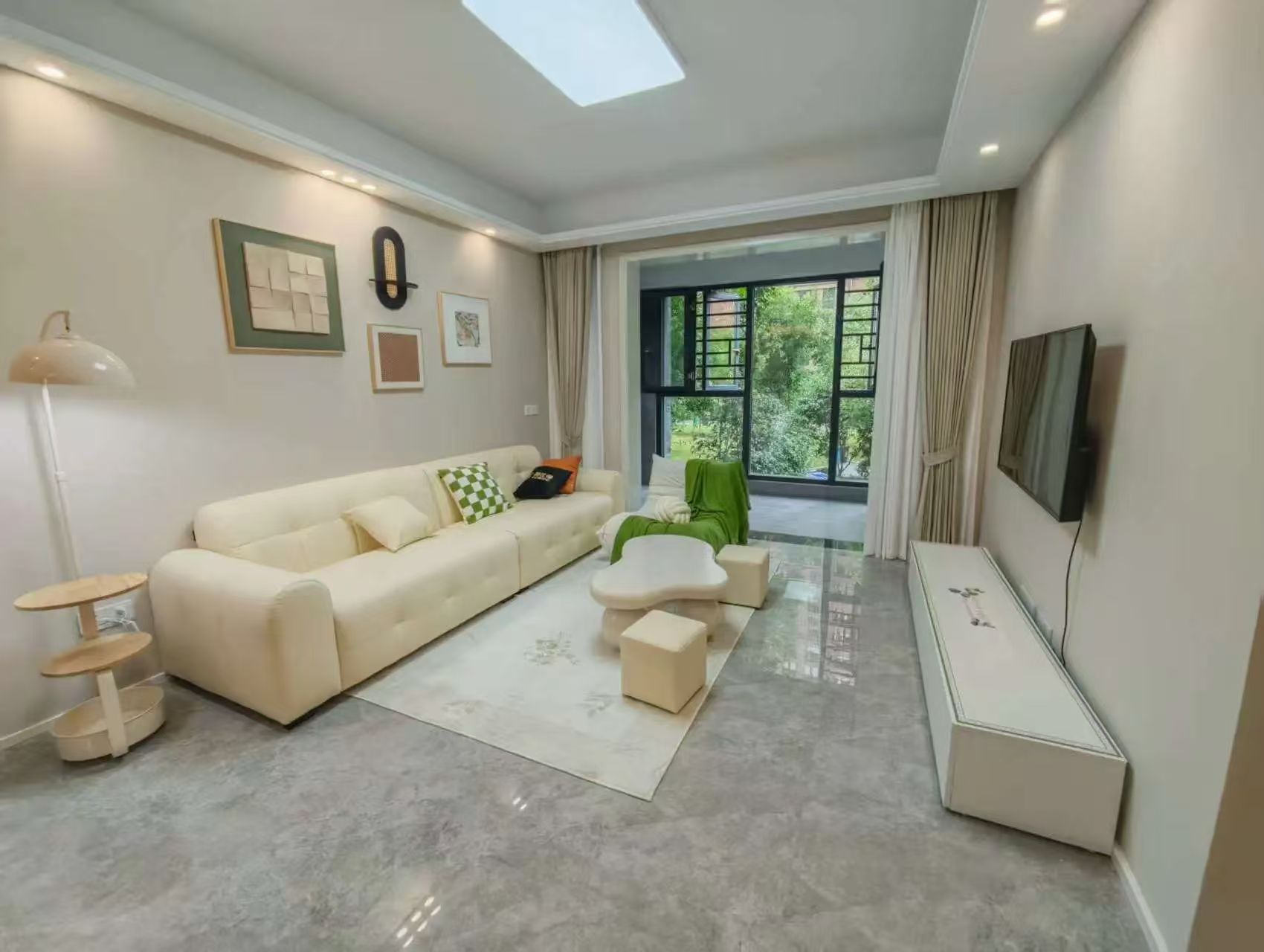 城南，沔阳公馆，全新精装三房，证满二，单价5600，诚心出售，拎包入住