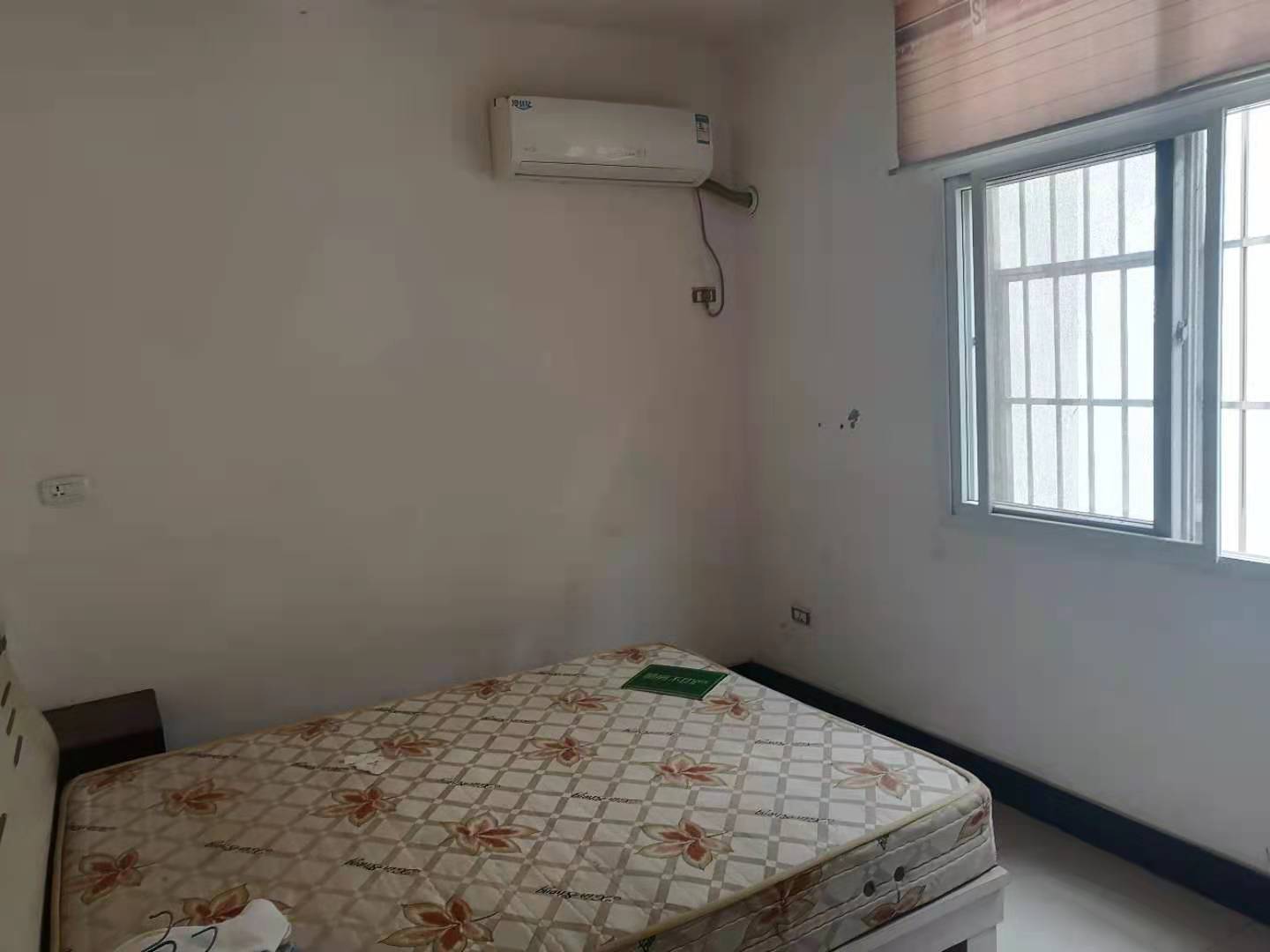 钱沟菜场旁边步梯三楼精装大三房老证诚心出售