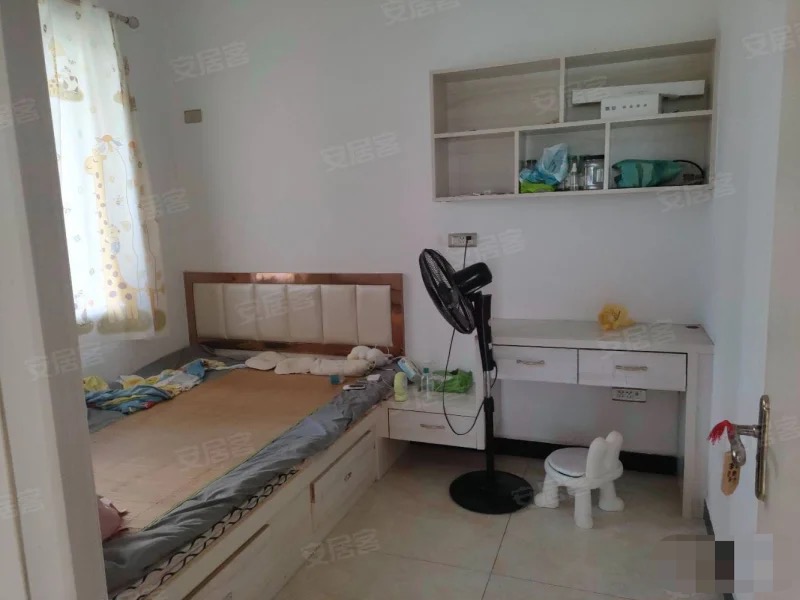 亏本出，城南，森林国际，湖景房，单价4450，毛坯价‮精买‬装房，老证，