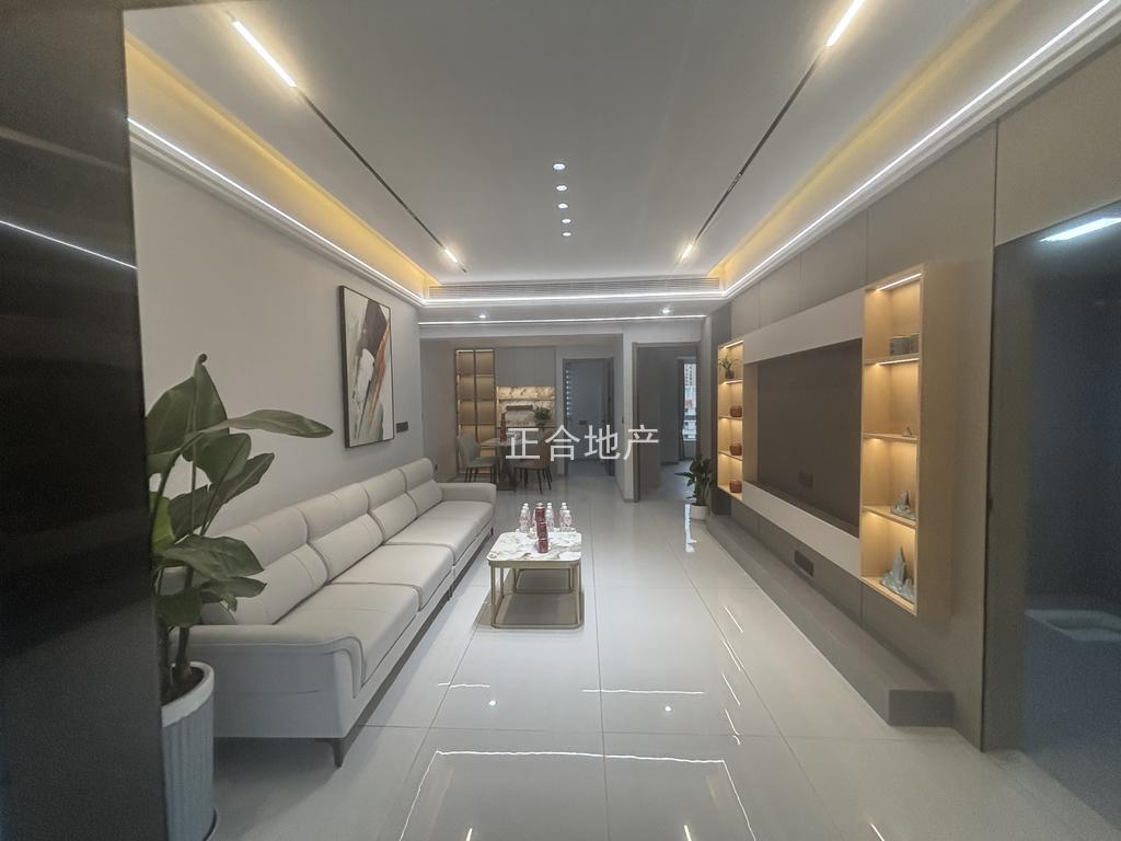 降价了，诚心出售，新妇幼对面，电梯中间楼层，精装三房二卫，新三中，证件满五，过户费便宜