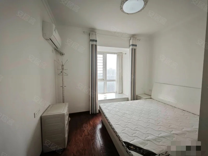 333，城南，森林国际，精装小三房，南北通透，业主诚心出售，证满二