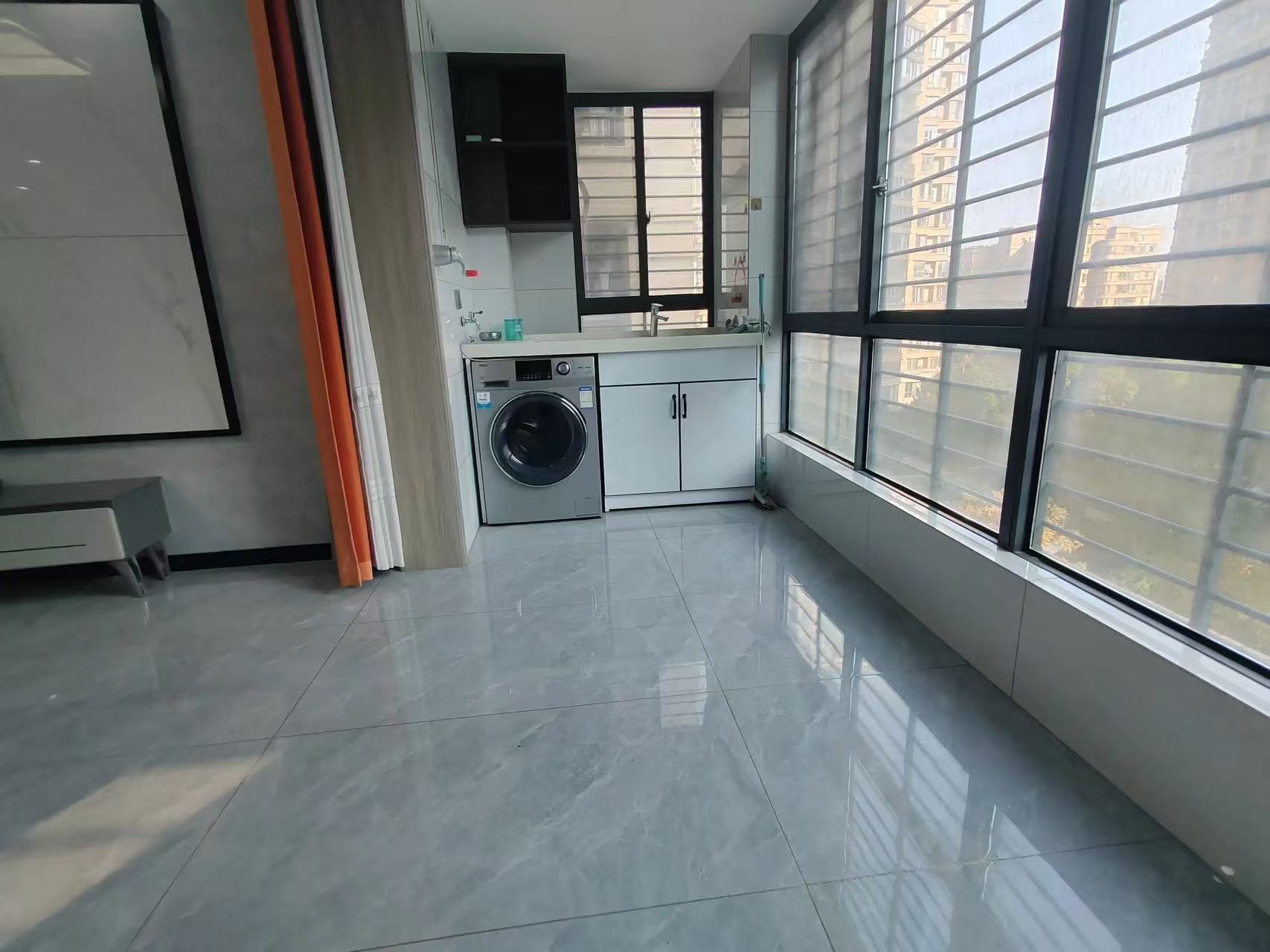 城南，御台公馆，东边户，基本未住，成色新，单价5300，证满二