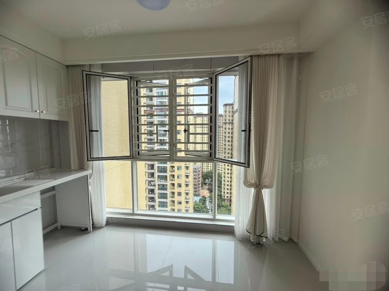 城南，新街，电梯19楼，边户，法式风三房，证满二，元泰三中沔阳xiao学