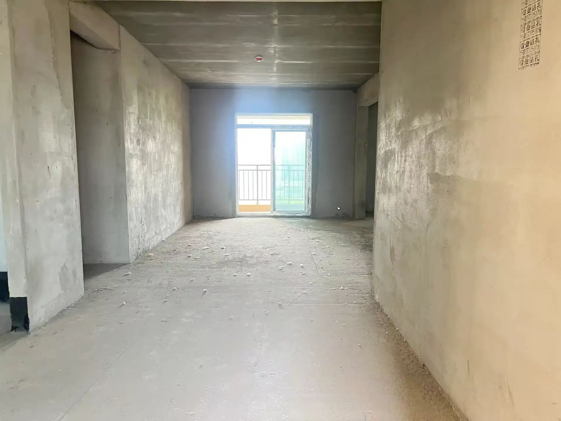 捡漏，城南，南国明珠，单价4000，毛坯大四房，送车位，15楼，满五