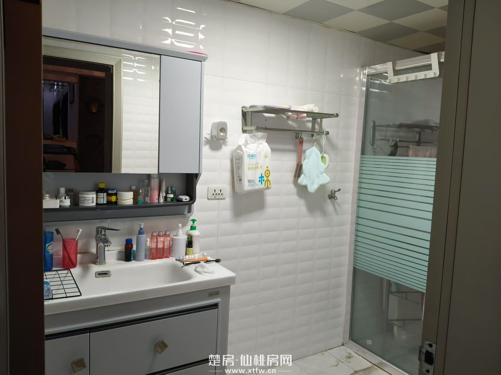 靠近沔小，市中1心地带！精装3房！95新，装修30＋，诚心出售，拎包入住！