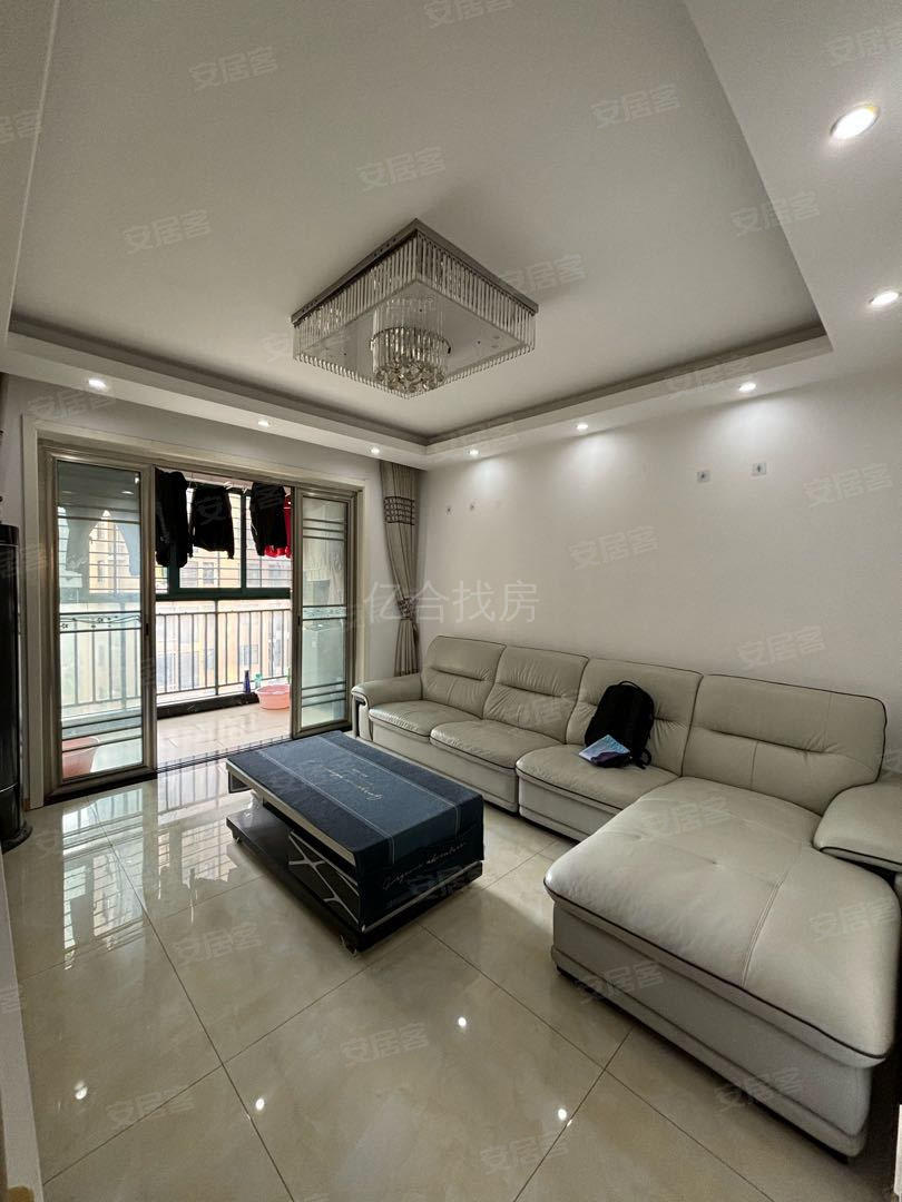 城南三小旁，新城壹号精装三房，证件满二，中间楼层，拎包入住