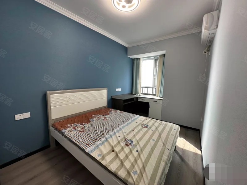 242，急售，商城老三中旁，电梯好楼层，15楼全新装修三房，证满二，拎包入住