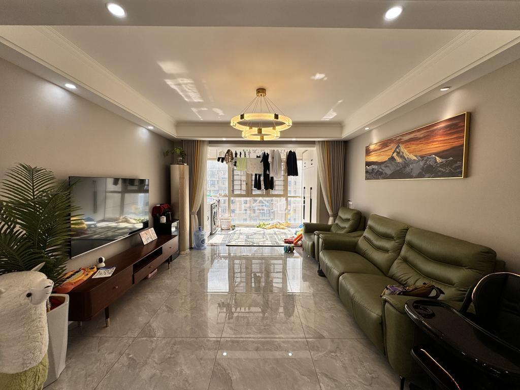 ​满庭春，精装 三室两卫+活‬动室，9.9成新，送入户花园, 电梯好楼层，证满二， ​仙桃xiao学+仙桃三中