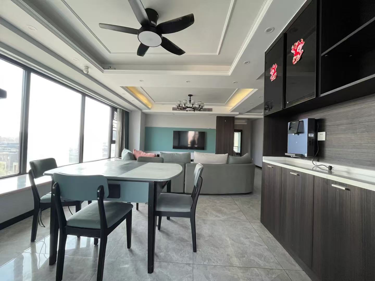 城西，祥生观澜府，江景精装大四房，东边户，送车位送储藏间，家具家电齐全拎包入住，4开头