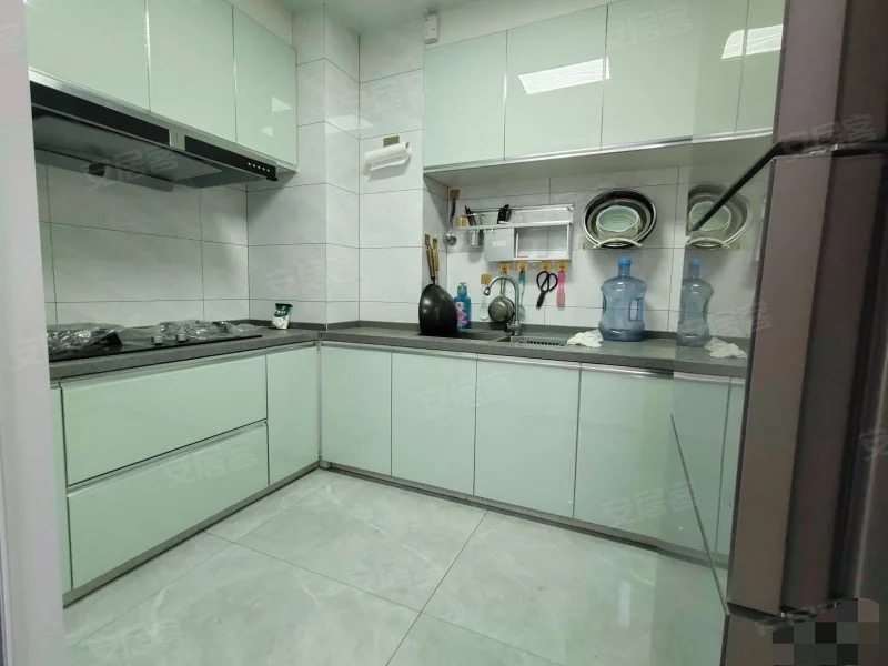 276？城南新城壹号五期，9.9成新，单价6300，电梯好楼层19楼，精装三房，证满二