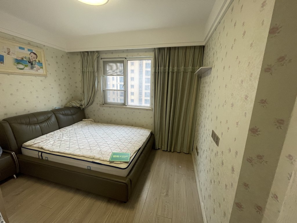 满庭春，南北双阳台带供暖装修毛坯价老证诚意出售看房方便，