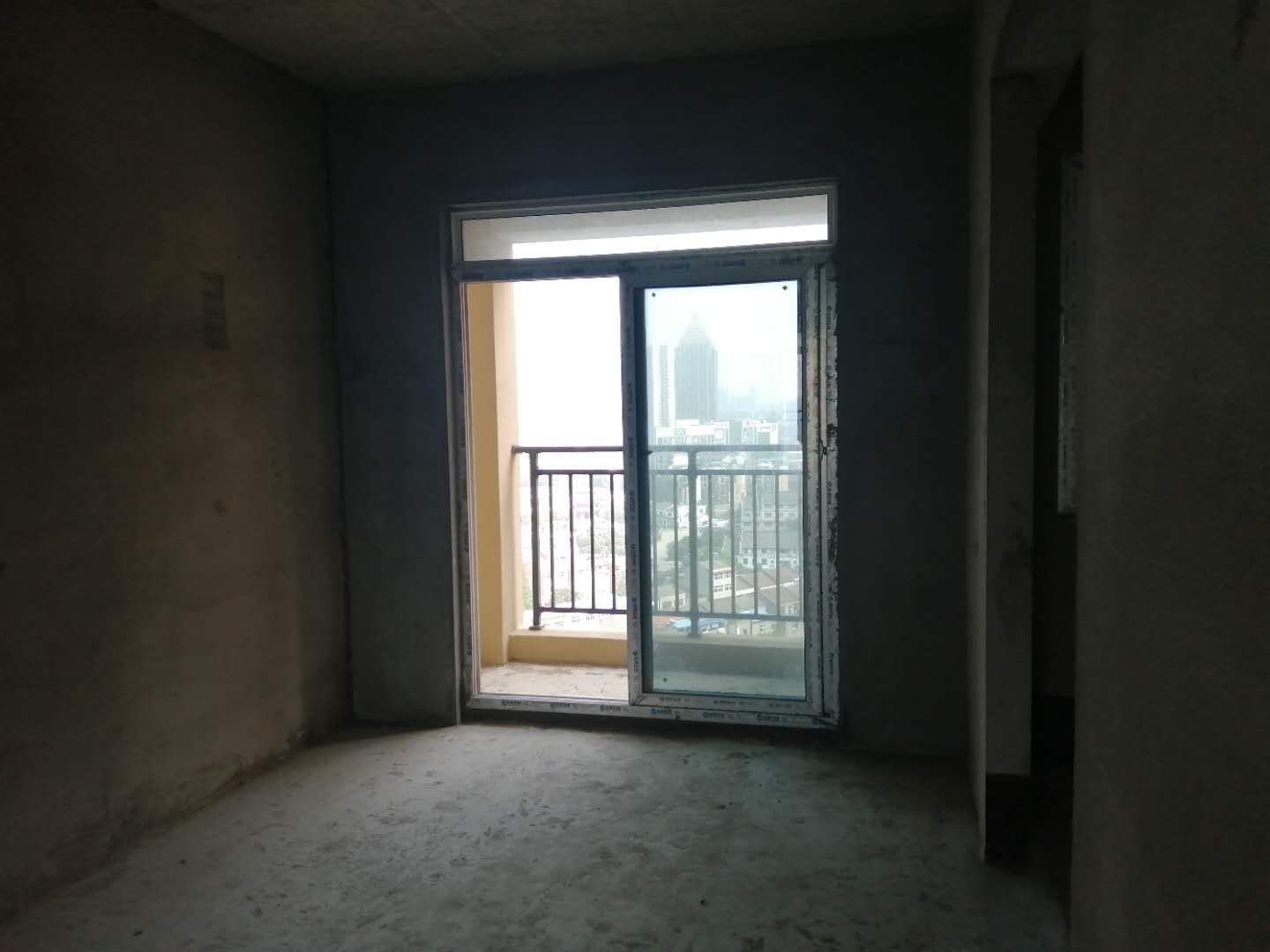 南国明珠毛坯大三房，电梯好楼层