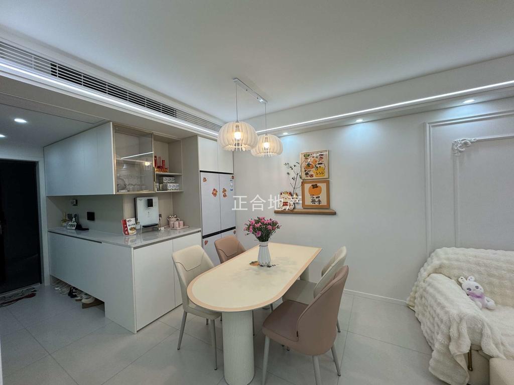 降价了，急售，城南，吾悦，电梯好楼层7楼，精装三房二卫，​全屋中央空调拎包入住