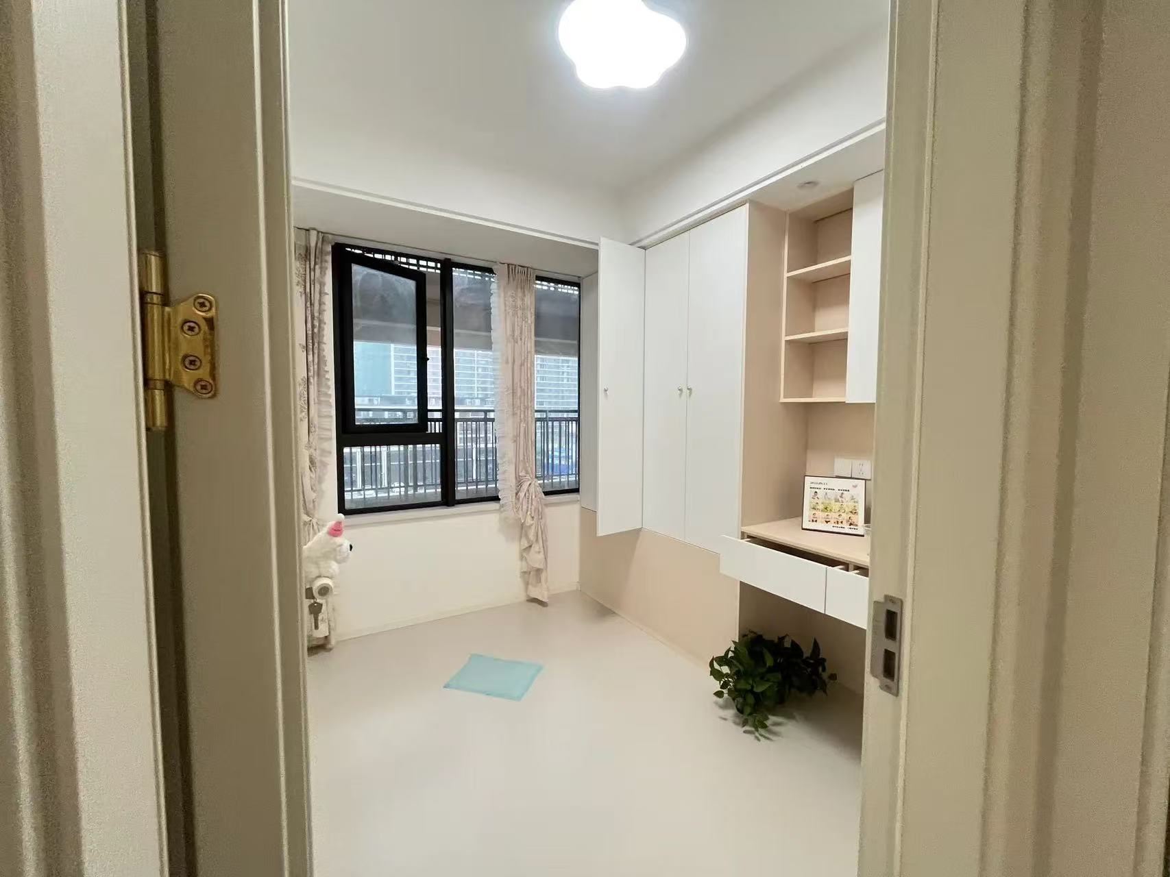 城南，吾悦广场，现房，全新装修，好楼层，精装3房，大阳台